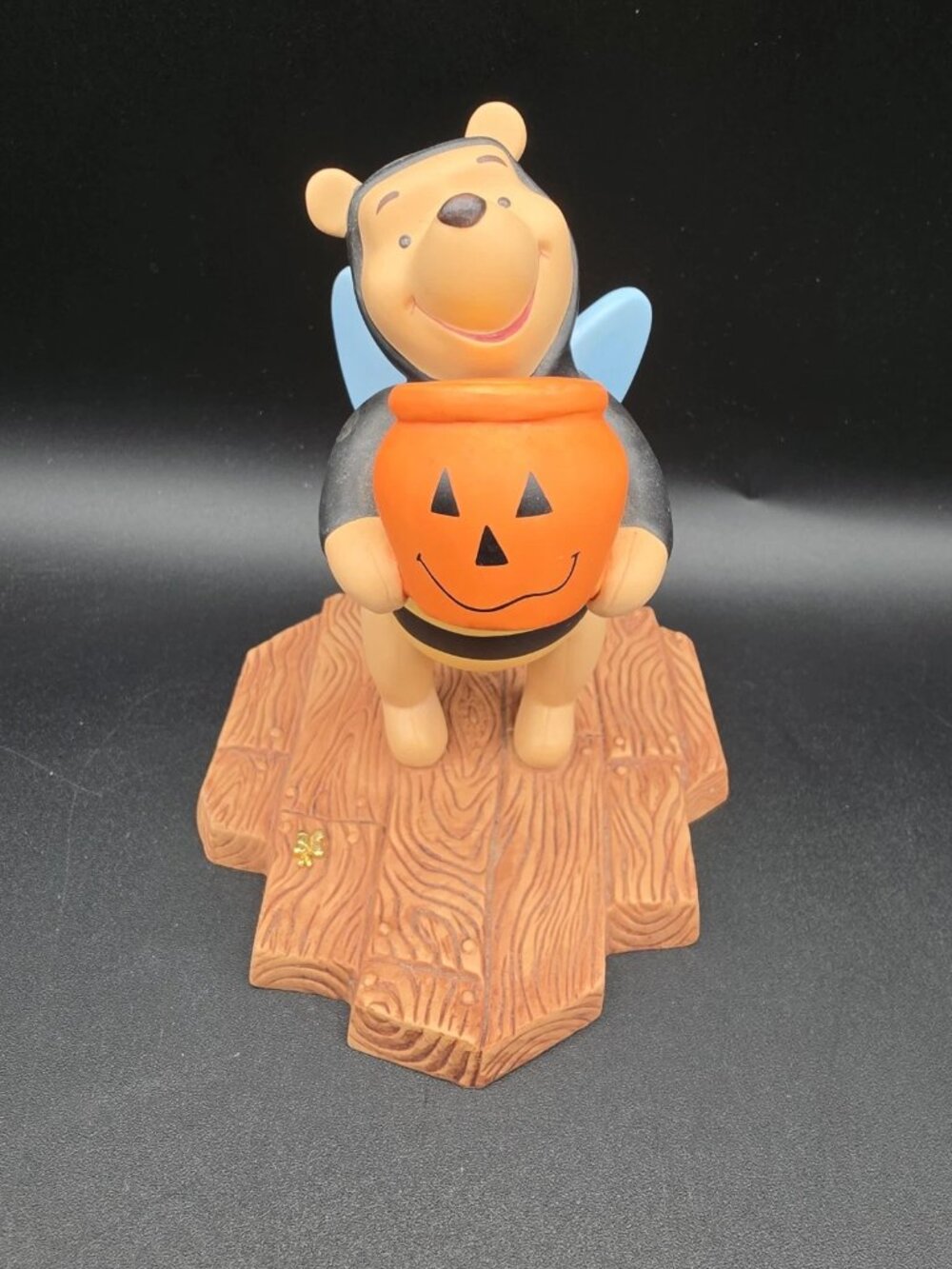 Disney's Pooh & Friends Tricks & Treats for Someone Sweet Halloween Figurine EUC